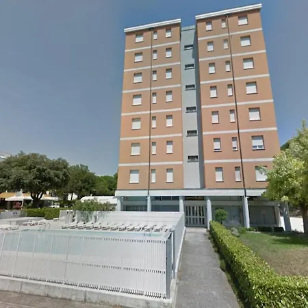 Apartment Spacious Three-room With Terrace And Swimming Pool