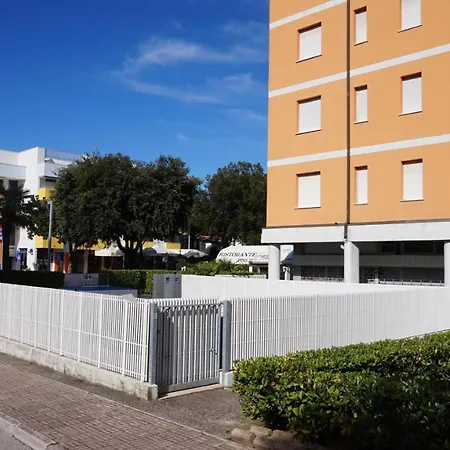 Apartment Spacious Three-room With Terrace And Swimming Pool