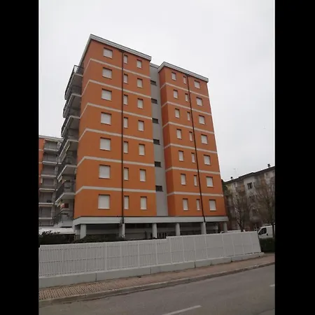 Apartment Spacious Three-room With Terrace And Swimming Pool