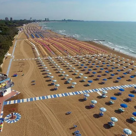 Apartment Spacious Three-room With Terrace And Swimming Pool Lignano Sabbiadoro